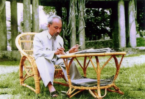 Parteiaufbau soll mit Lernen nach Vorbild Ho Chi Minhs verbunden sein - ảnh 1